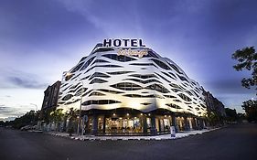Sri Langit Hotel Klia, Klia 2 & F1 Provide Shuttle Service